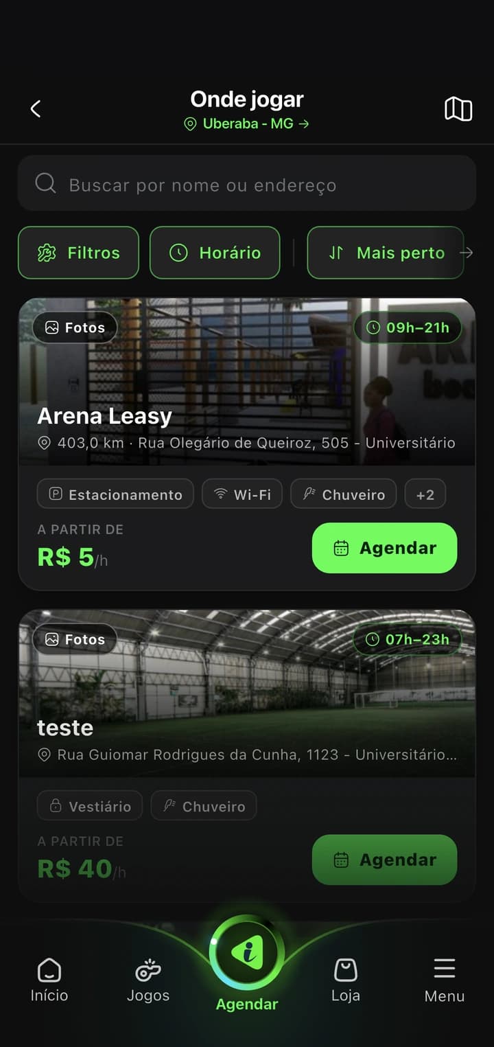 Tela do app iSoccer com a lista de quadras próximas Tela do app iSoccer com a lista de quadras próximas